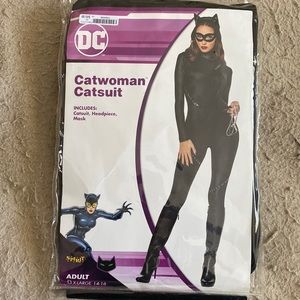 DC cat woman adult extra-large. Never worn. Headpiece and mask are not included.